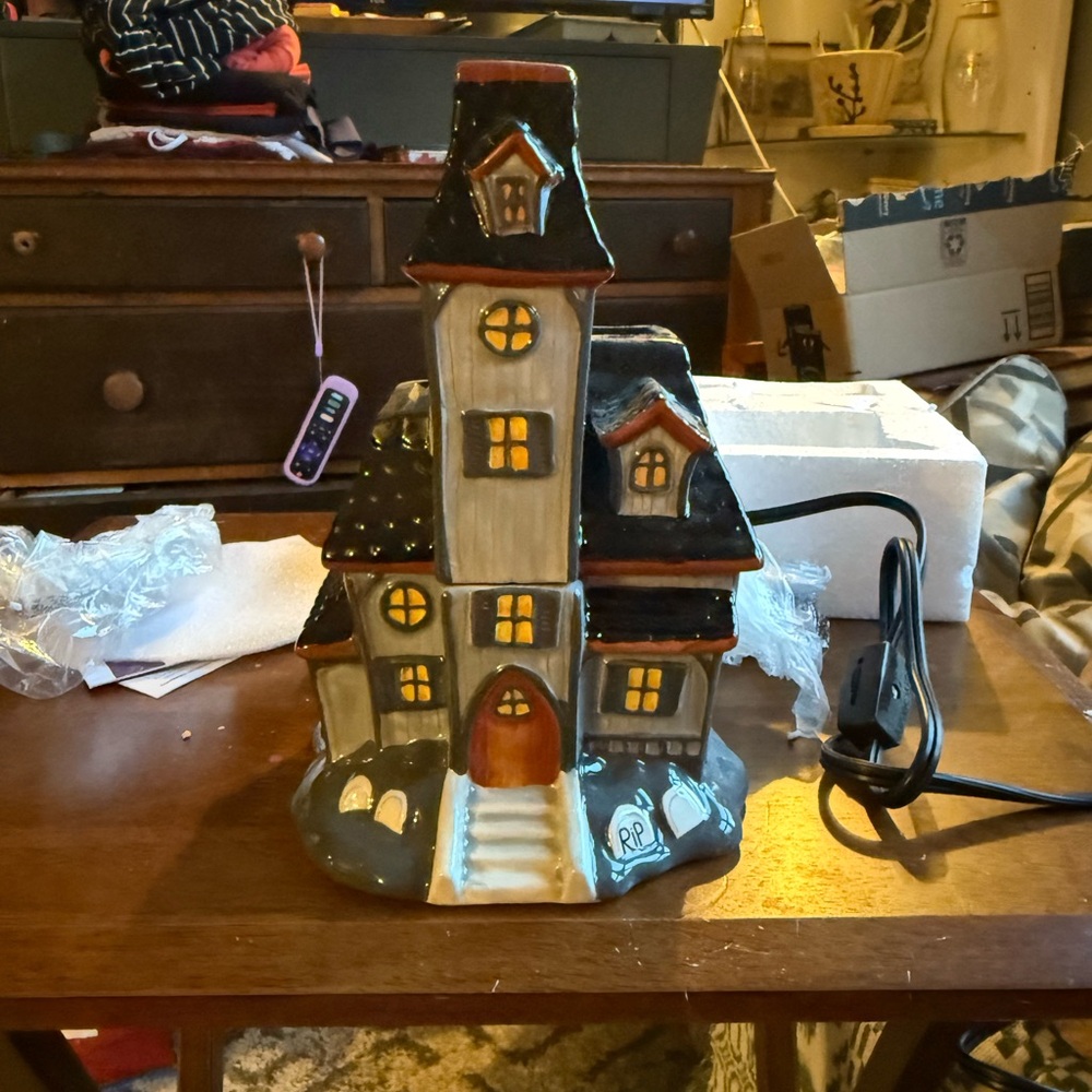 Scentsy Haunted House Warmer - Black and Orange